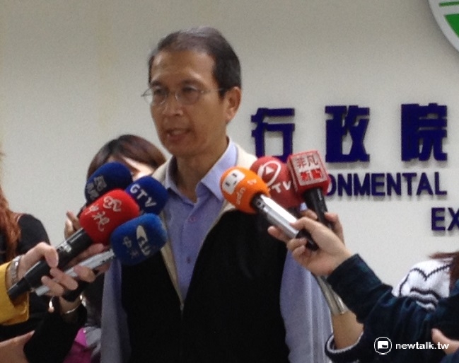 環保署空品處副處長謝炳輝12日指出，連鎖KTV、電影院的室內空氣品質等550處場所將列入第2波管制範圍。 圖:周富美/攝