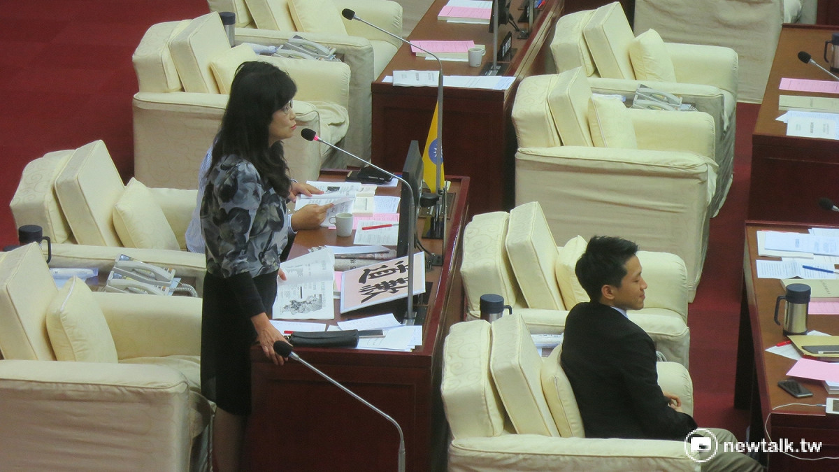 針對大巨蛋案，台北市議員秦慧珠12日怒批柯市府，草率處理議員意見並做成民調公佈，簡直是找議會背黑鍋。 圖：呂佳峻/攝
