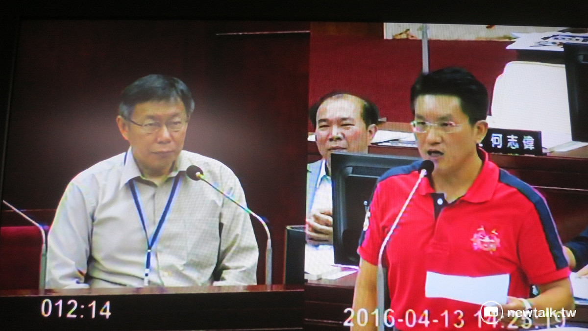 台北市長柯文哲13日前往議會接受質詢。 圖：呂佳峻/攝