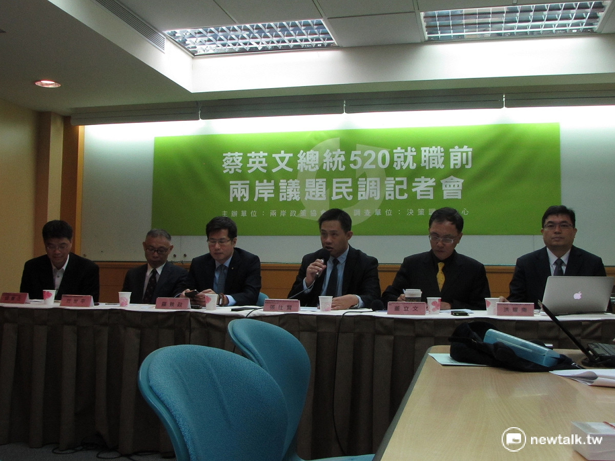 兩岸政策協會14日公布民調指出，有將近6成民眾認為，蔡英文520就職演說中不該提到「兩岸同屬一個中國」的說法。 圖：邱珮文/攝