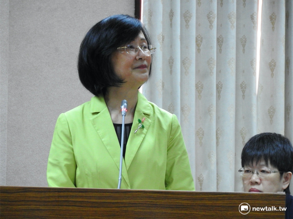 法務部長羅瑩雪14日出席司法及法制委員會針對「肯亞案」報告，與立委唇槍舌戰，民進黨立委段宜康提出臨時提案，要求政院應立即撤換羅瑩雪，並經司法委員會決議通過提案。 圖：新頭殼資料照片