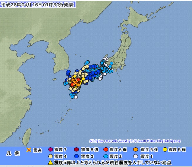 日本熊本縣當地時間16日凌晨1時25分再度發生規模7.1強震，氣象廳已對九州有明海及八代海發出海嘯警報。 圖：翻攝自日本氣象廳