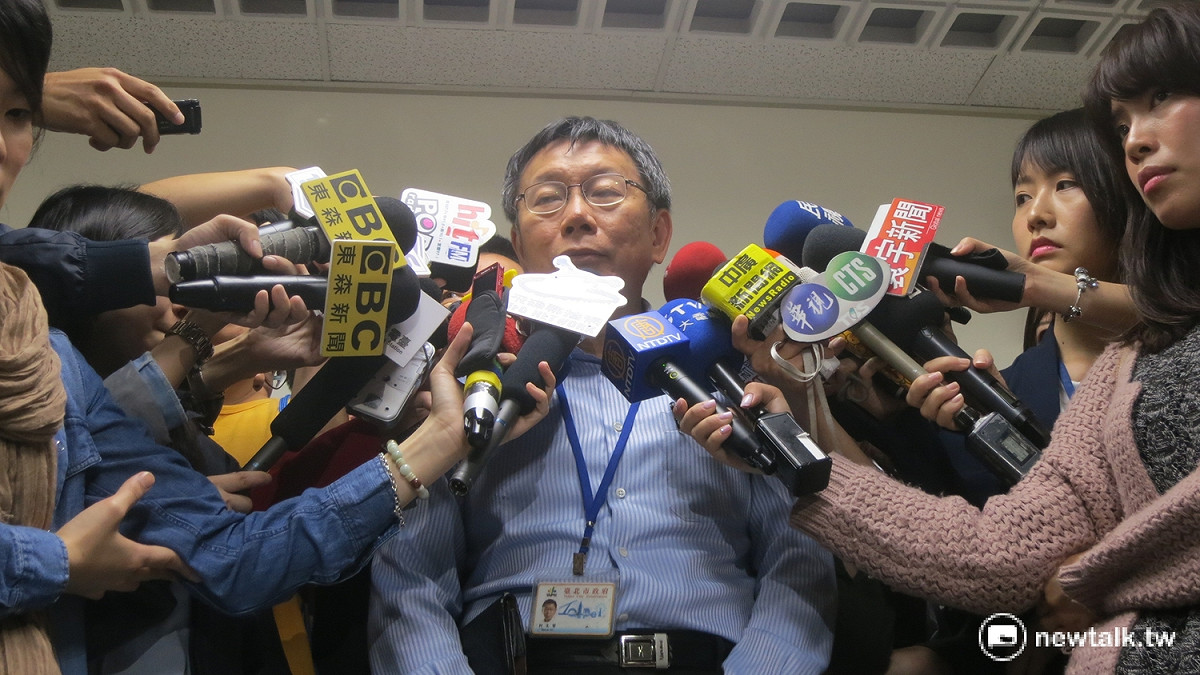 台北市長柯文哲18日上午赴民進黨台北市議會黨團報告大巨蛋案。 圖：呂佳峻/攝