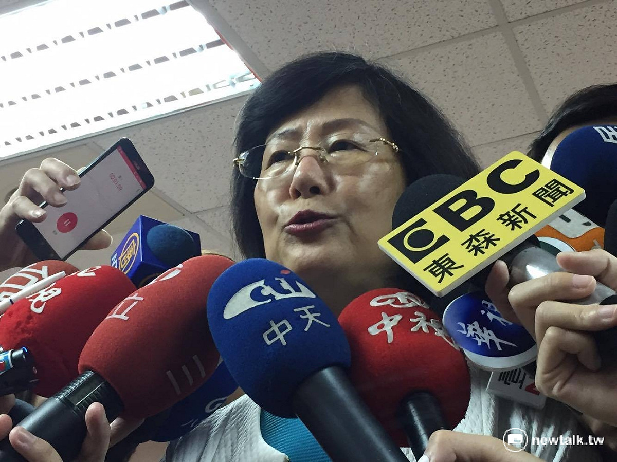 法務部長羅瑩雪18日赴立院司法與法制委員會備詢報告，再次為了「肯亞案」與立委們唇槍舌戰，民進黨立委林俊憲諷刺，羅瑩雪根本「神救援翁啟惠」。 圖：新頭殼資料照片