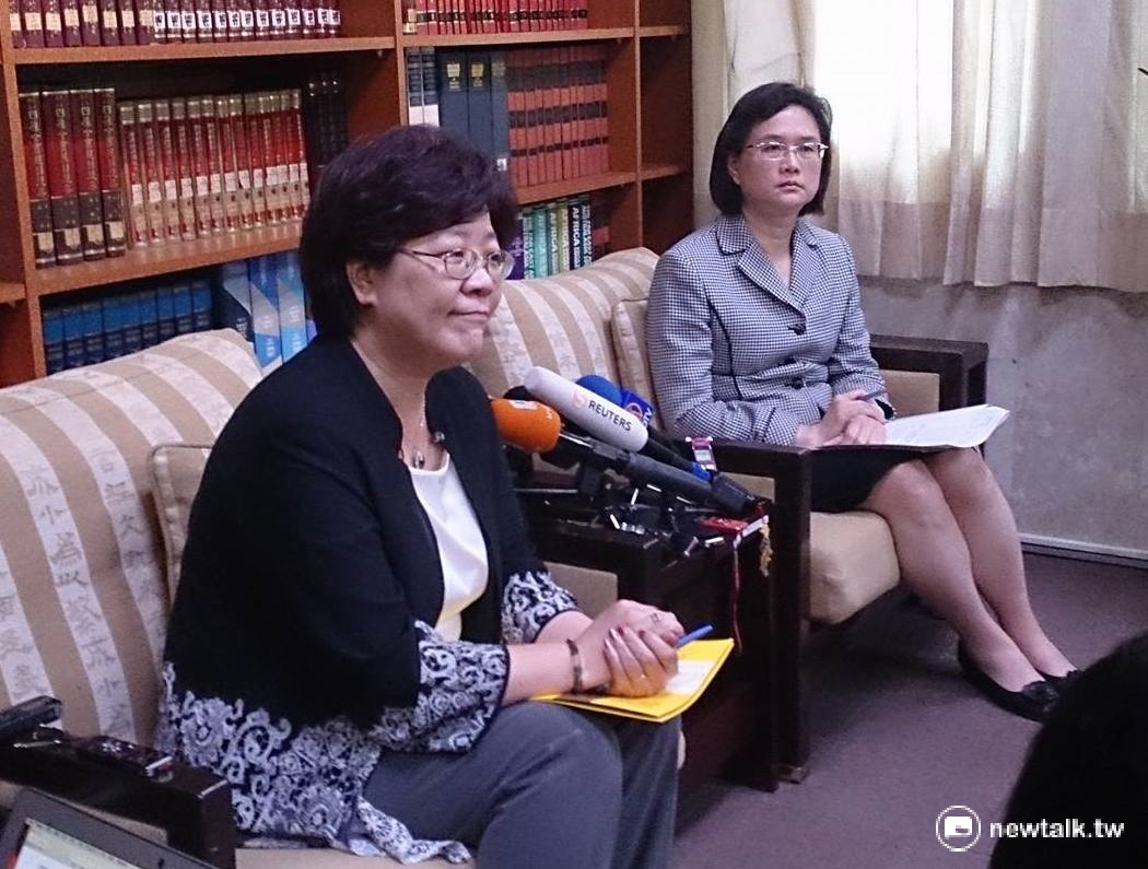外交部北美司長薛美徐（圖左）19日表示，有幾位美國議員向我方表達，無論如何也一定會出席520的總統就職典禮。 圖：邱珮文/攝