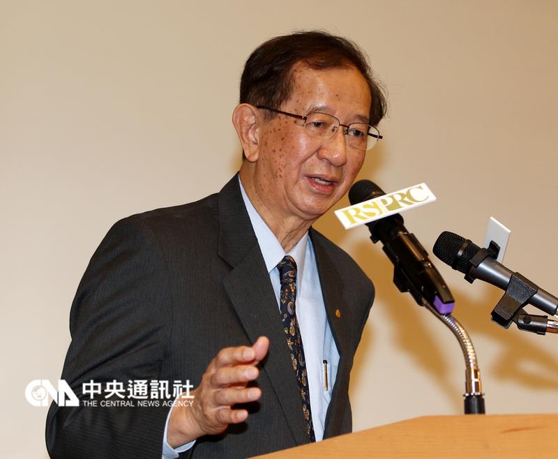 中研院前院長李遠哲19日表示，若檢調開始調查浩鼎案，翁啟惠勢必要花很多時間配合，無法兼顧院長工作，此時若翁啟惠請辭，他是贊成的。  圖：中央社