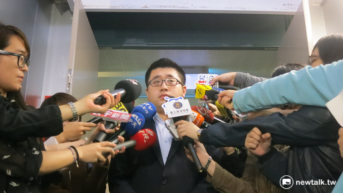 台北市府發言人林鶴明19日強調，市府尊重議員發言，但目前大巨蛋解約方向未變。 圖：呂佳峻/攝