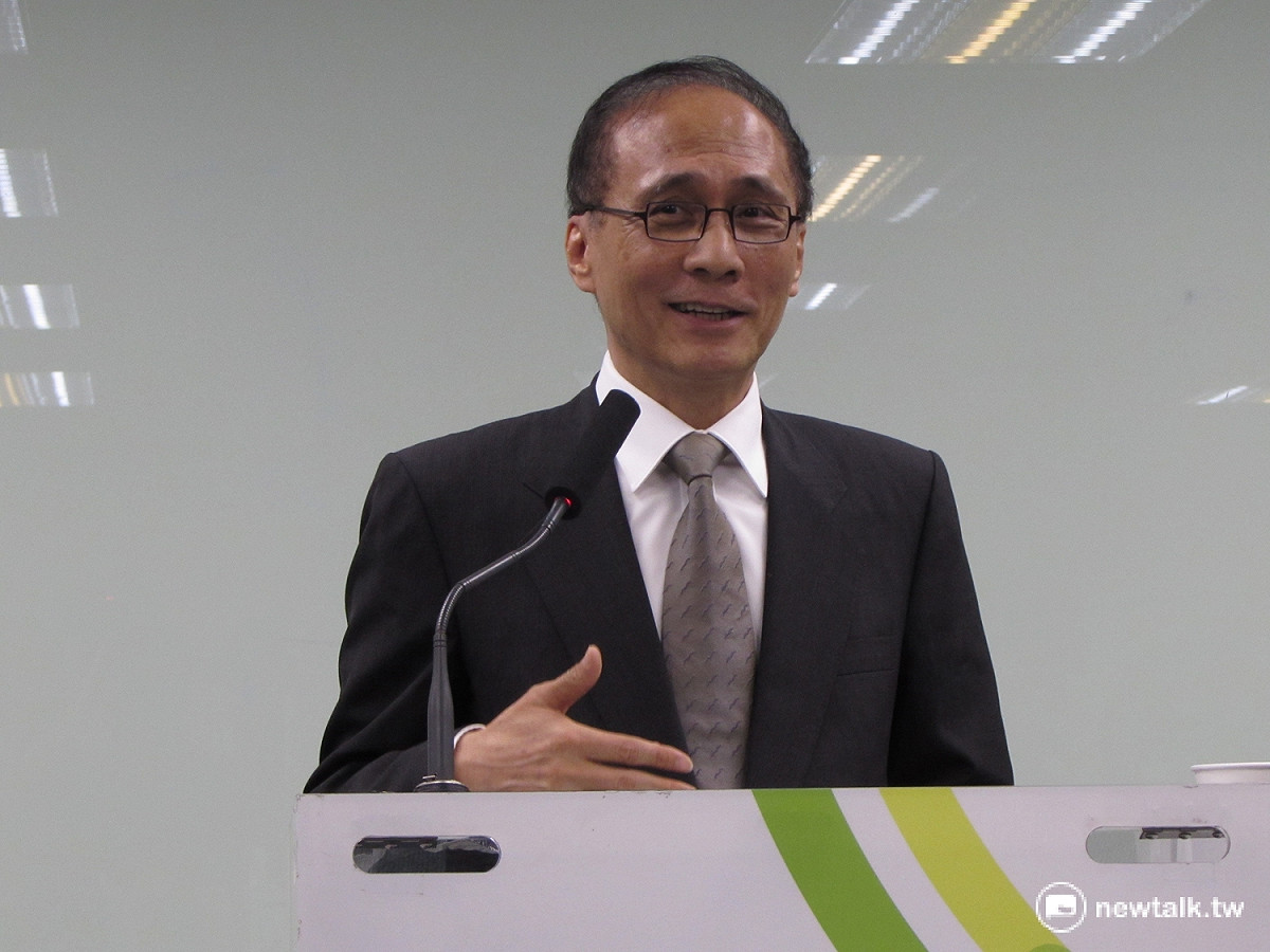 上任前，被譽為非典型政治奇葩的行政院長林全，上任後的行事作風與用人過度保守，讓「非典型」的形象難免有些老態龍鍾。 圖：新頭殼資料照片