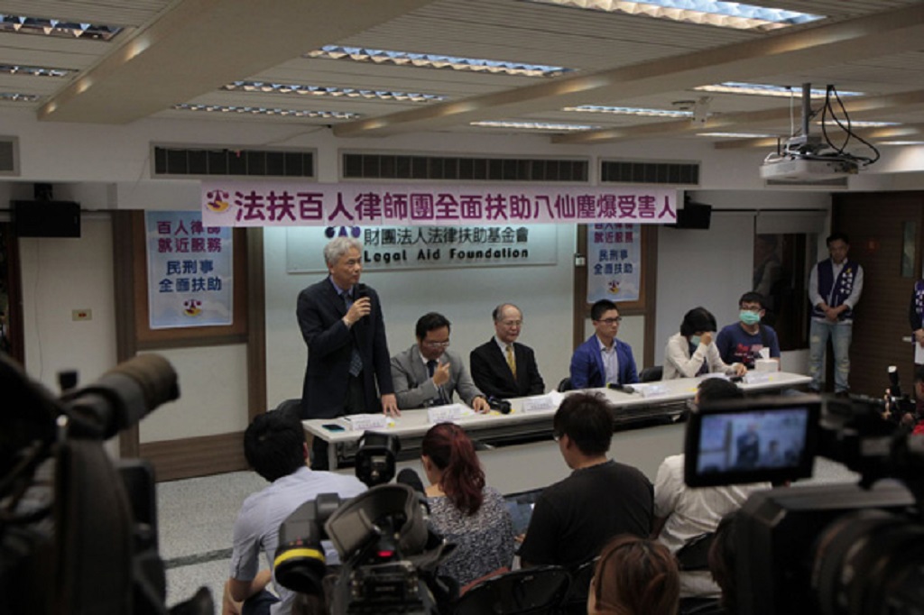 法律扶助基金會去年已成立法扶百人律師團，全力支援八仙塵爆受害人求償。 圖：翻攝自法律扶助基金會網頁