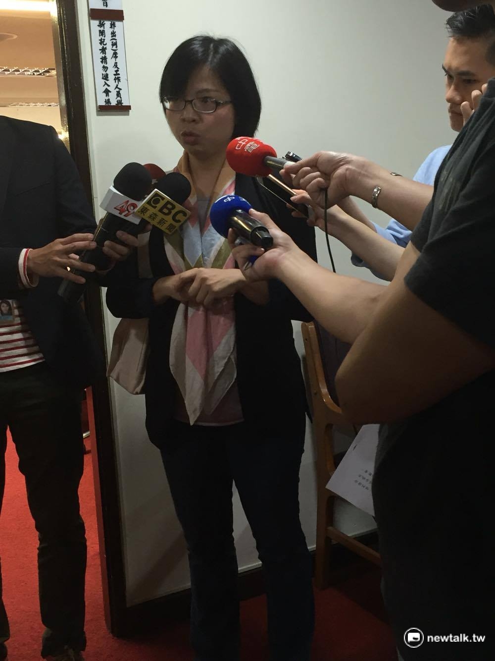 民進黨立委林淑芬27日在立院受訪表示，針對是否開放進口美國豬肉？林淑芬回應：「就我的立場，我堅持瘦肉精零檢出」。 圖：鄭佑漢/攝