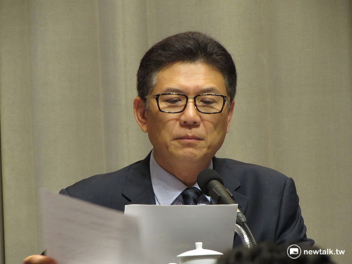 關於我國漁船在沖之鳥礁附近公海捕魚時，遭日本扣押並強索保證金一事，行政院發言人孫立群28日在行政院會後記者會上表達政府的憤怒。 圖：邱珮文/攝