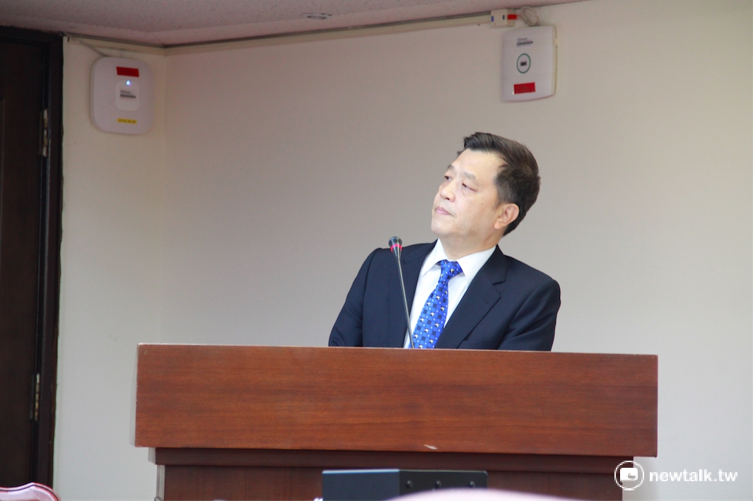 勞動部部長陳雄文28日在立院備詢時指出，部分工時與正職勞動權益應一致。 圖：鄭佑漢/攝
