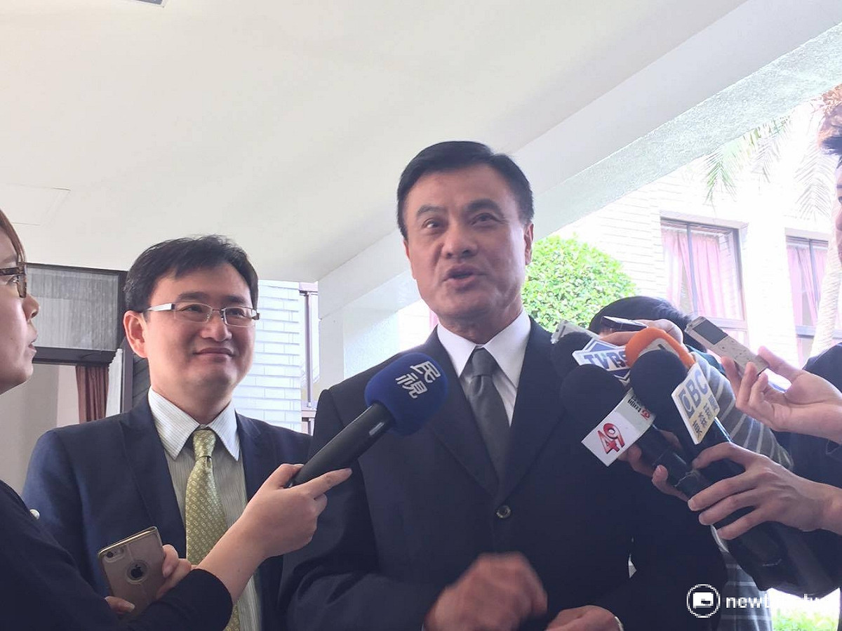 立法院29日召開院會，處理撤回課綱微調提案，國民黨立委抗議此案未經協商就表决，霸佔主席台杯葛議事。立院院長蘇嘉全受訪表示：「未來法案一定要經過協商程序，否則暫不處理。」 圖：新頭殼資料照片