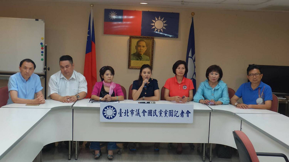 北市議會國民黨團4日指出，柯市府應恢復重陽敬老金，並修食安法，防堵美豬進入北市。 圖：北市議會國民黨團提供