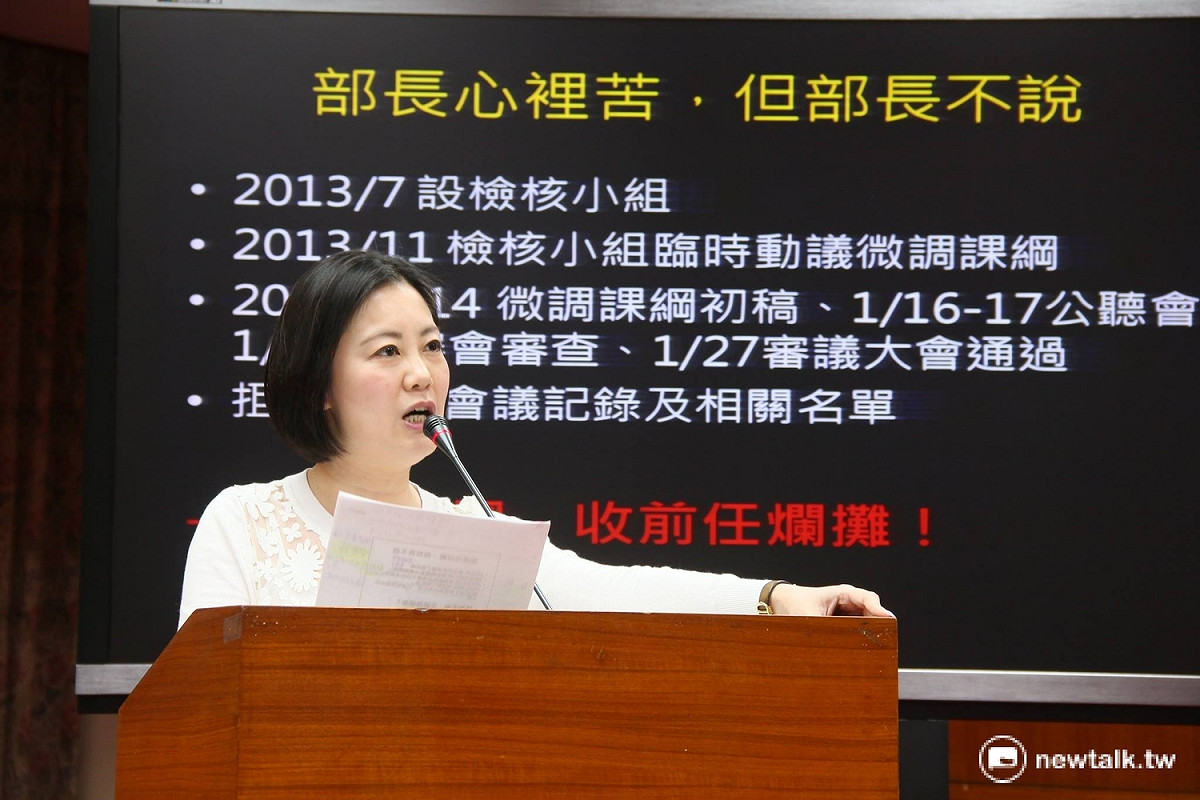民進黨立委吳思瑤5日在立院教委會質詢教育部部長吳思華時問：「若再來一次，是否還會叫警察下令逮捕學生？」吳思華回應，課綱爭議不只是單純教育問題，建議立院成立「真相調查委員會」。 圖：鄭佑漢/攝