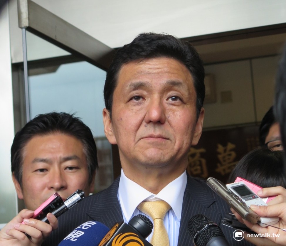 日本首相安倍晉三胞弟岸信夫5日拜會準總統蔡英文，會後透露談話有觸及沖之鳥議題，雙方各自表述立場，盼盡可能快速解決此事。 圖：邱珮文/攝