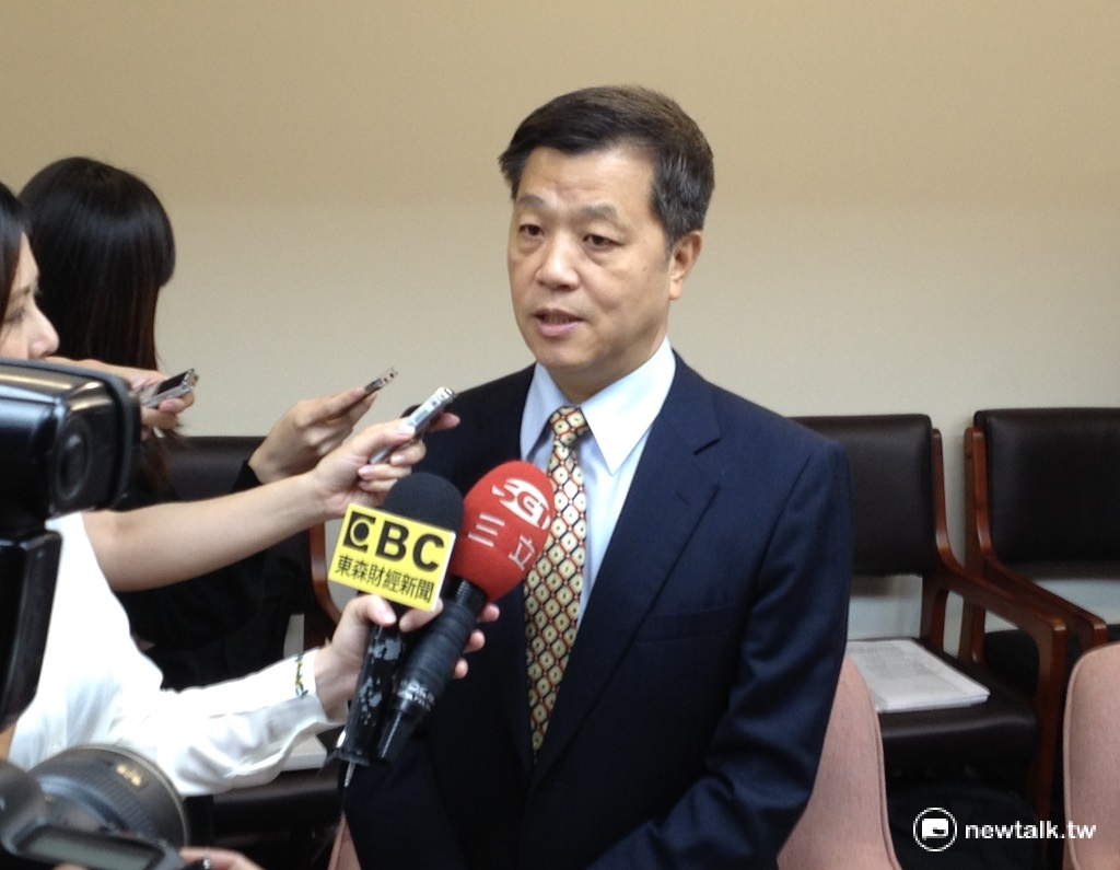 勞動部長陳雄文卸任前最後一次赴立法院備詢，成為媒體關注焦點，他認為任期雖短但卻令人珍惜。 圖：周富美/攝