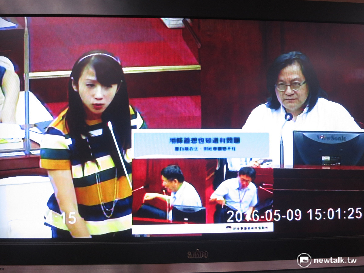 台北市議員許淑華與都發局長林洲民在議場針鋒相對，互不退讓。 圖：呂佳峻/攝