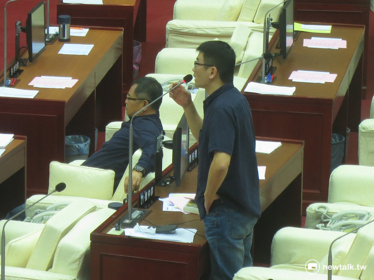 北市議員梁文傑認為，下次若有人再反對市府建設公共設施，就把遊民收容之家放到那邊，看大家願不願意。 圖：呂佳峻/攝