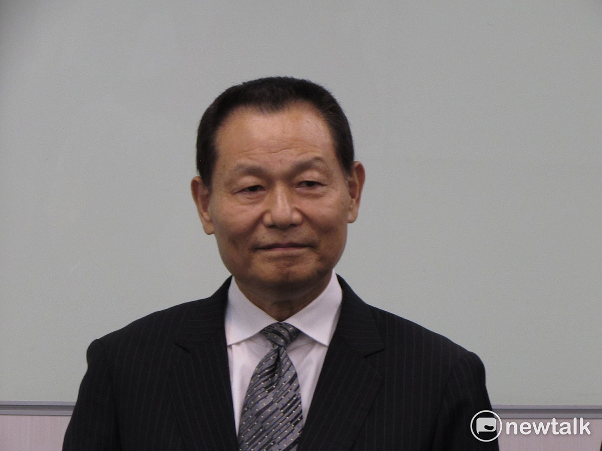 立法院昨三讀通過《促轉條例》，退輔會主委李翔宙今（6）天受訪時指出，未來並不會拆除各榮家的蔣中正銅像。 圖：新頭殼資料照片