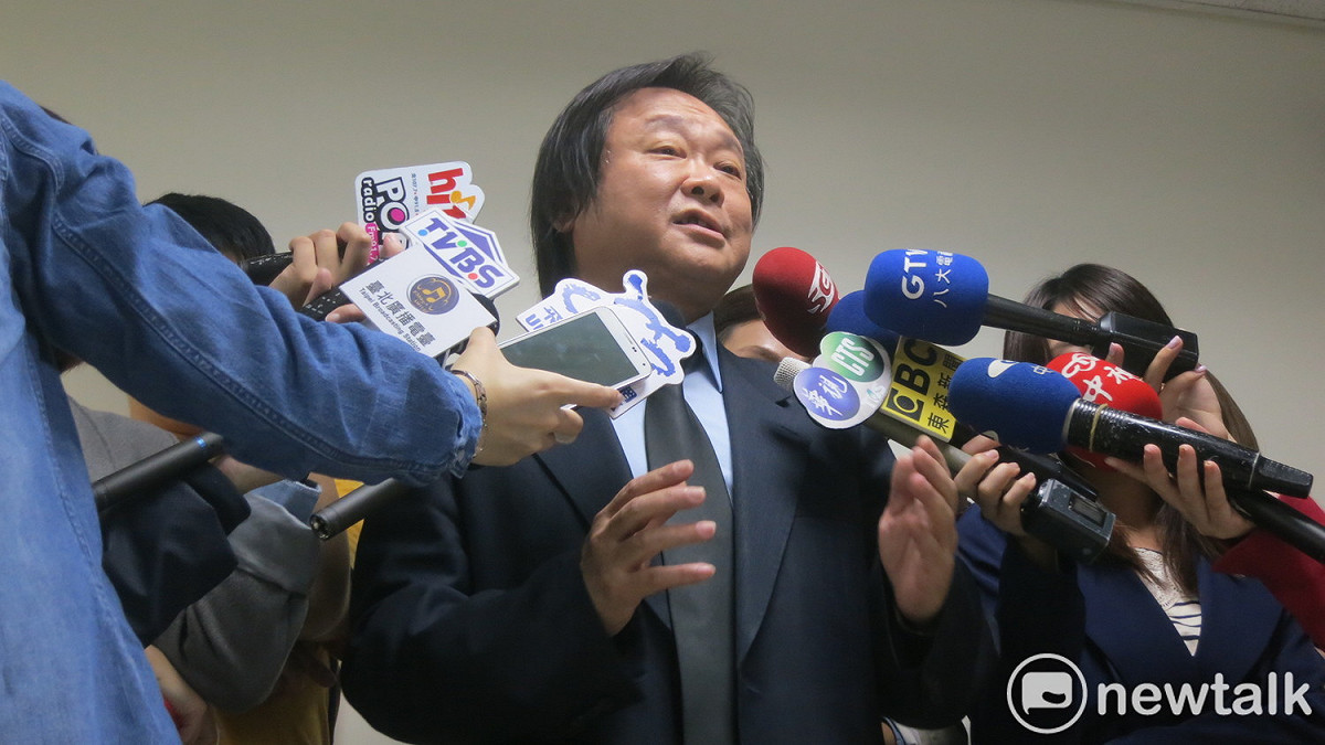 台北市議員王世堅砲轟柯文哲，無心市政，還跑去陪媽祖遶境，請問個人陪媽祖遶境，關台北市政什麼事情。 圖：新頭殼資料照