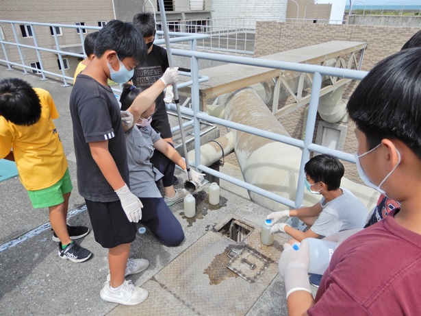 淡水水資源回收中心提供專為學生設計的主題課程，讓學生了解污水如何進行處理及循環利用。