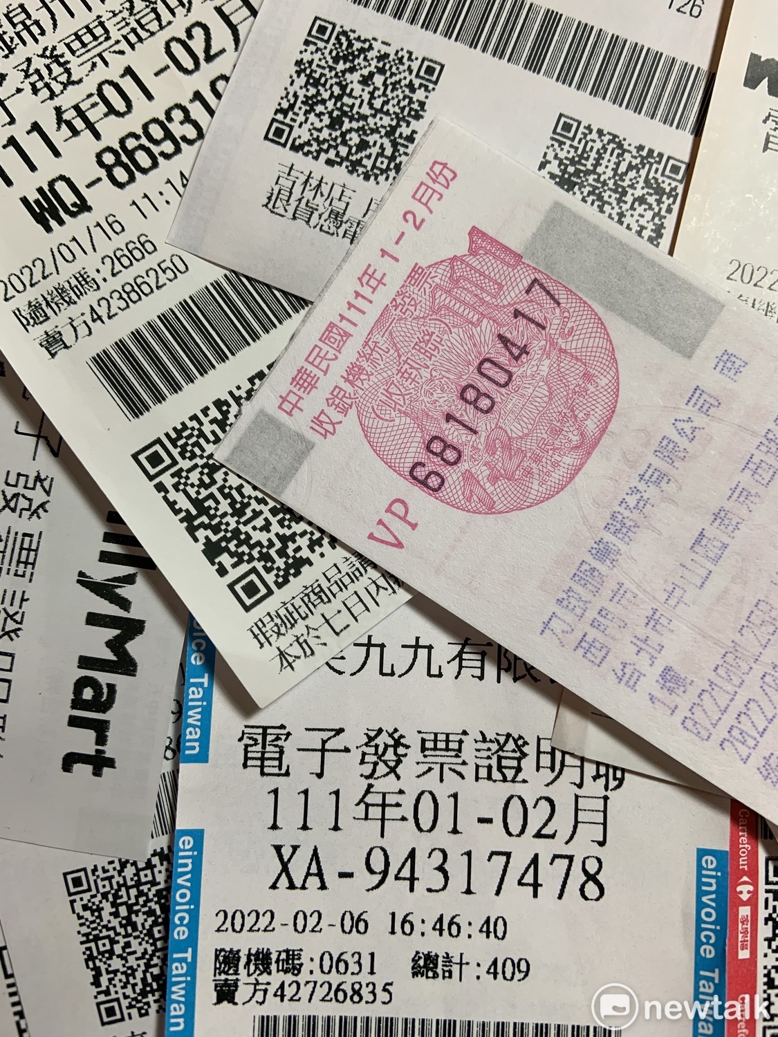 財政部表示，今年1、2月期特別獎（1000萬）及特獎（200萬）中獎發票，至今仍各有3張及4張未領，且3張未領千萬大獎皆在高雄市開出。 圖：張家寧／攝