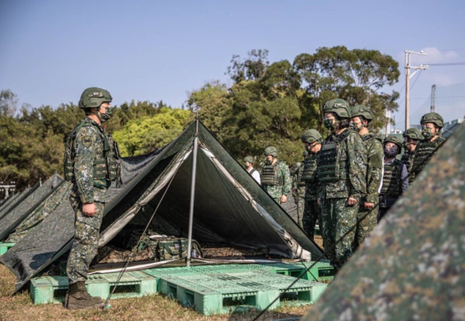 透過網路數據調查統計，隨著烏俄戰爭開打前後，網友對兵役延長開始熱議，光是近兩個月來，討論度就逼近26萬筆，其中，贊成與不贊成兵役延長相差甚大。 image source:軍聞社 (資料照)