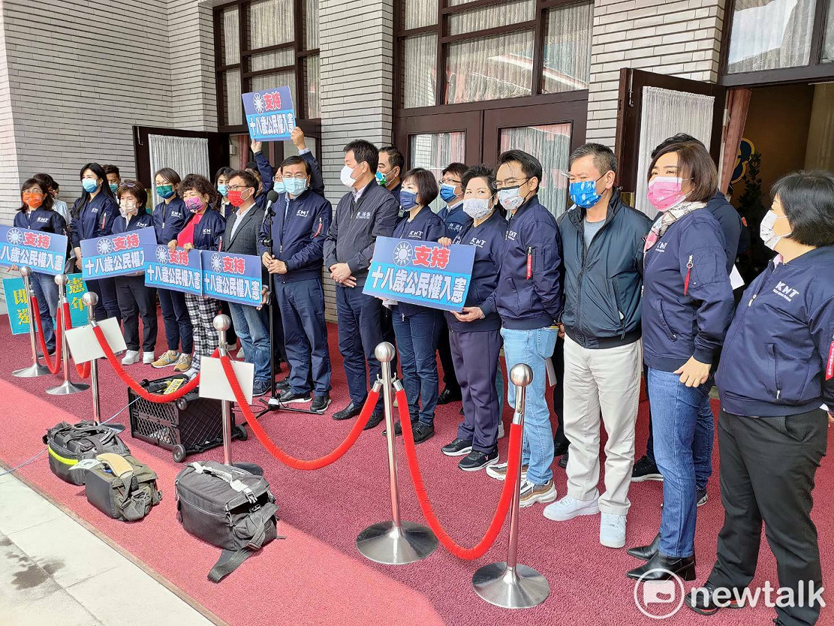 國民黨團召開記者會，呼籲修憲不應停下腳步。 圖：黃建豪/攝
