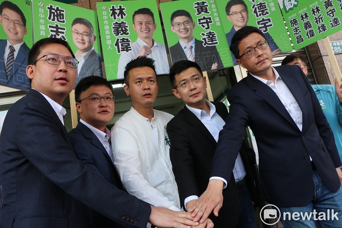 新潮流4位現任市議員與本屆落選頭林義偉一同辦理登記。 圖：唐復年/攝
