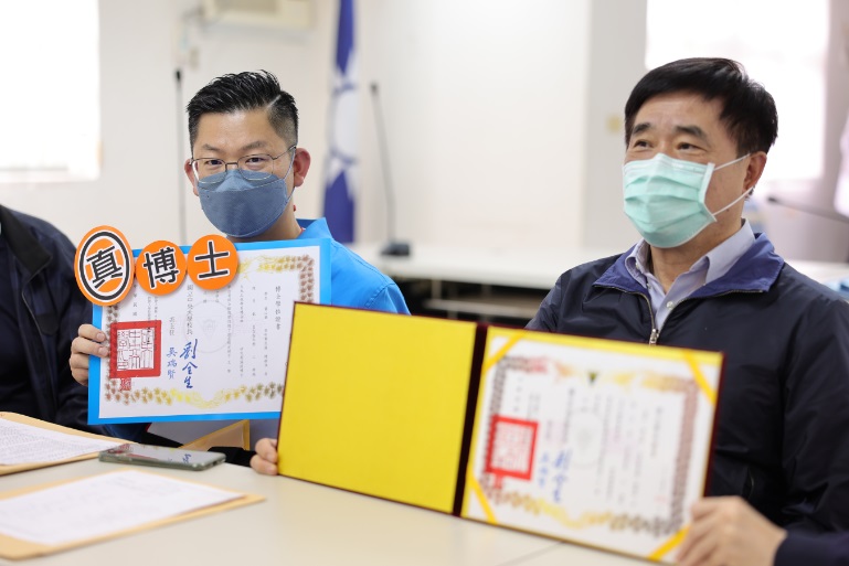 郝龍斌表示，黃心華過去長期為國民黨服務，也在國民黨智庫擔任副執行長，同時黃心華也是土木工程博士，學歷是競爭者當中最高一位 圖：黃心華服務處提供