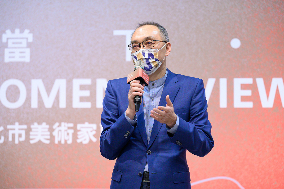 謝政達為文化局「2022新北市美術家聯展」開幕致詞。 圖：新北市文化局提供
