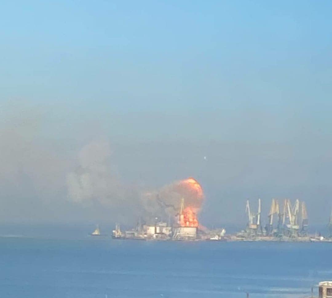 烏克蘭部隊今天稱這艘俄軍軍艦為「薩拉托夫號」，稍早報導指這艘軍艦名為奧斯克號（Orsk）。 圖/取自https://www.facebook.com/GeneralStaff.ua粉絲頁