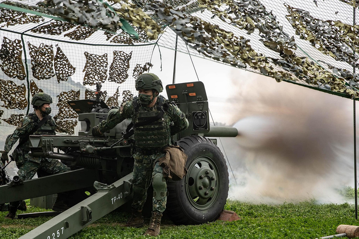 17日陸軍東引指揮部「忠義操演」實彈射擊訓練。 圖：翻攝自國防部發言人臉書