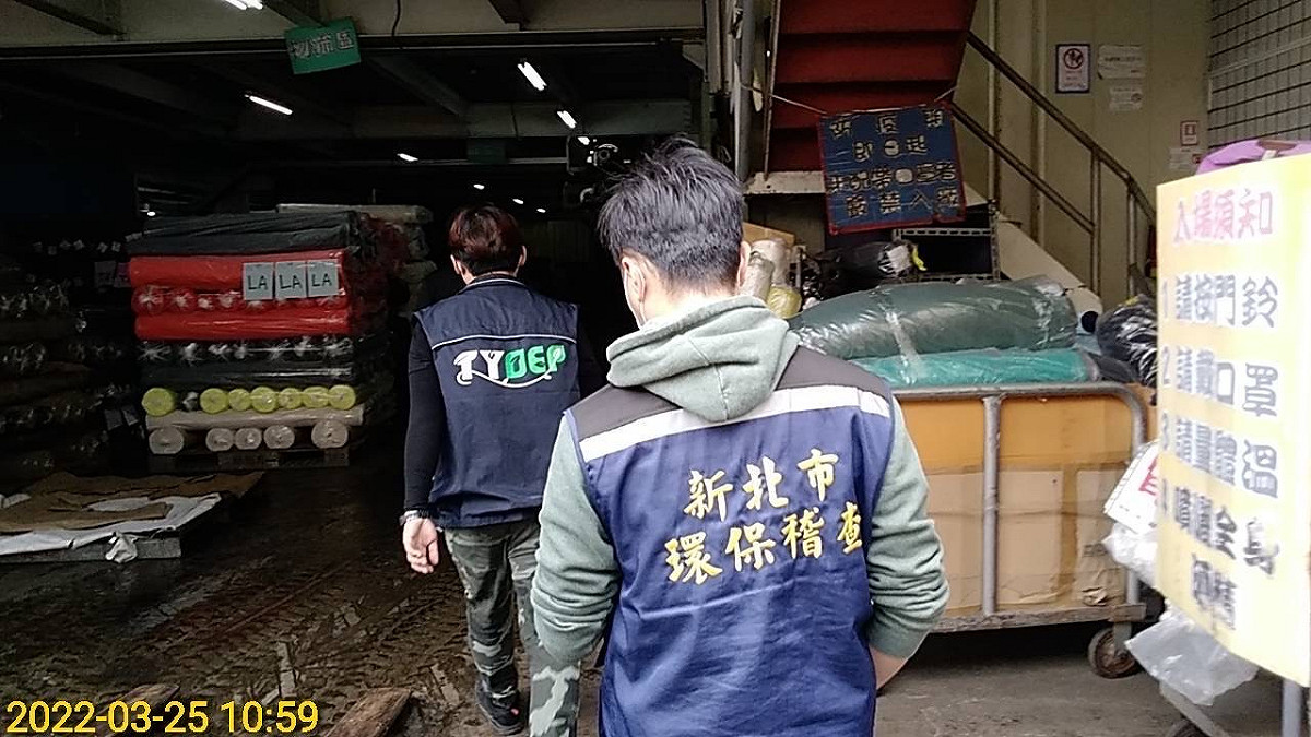 兩市稽查人員迅速於交界處會合並擬定追蹤方案，分頭沿線巡查，發現污水來自鶯歌區某資源回收工廠。