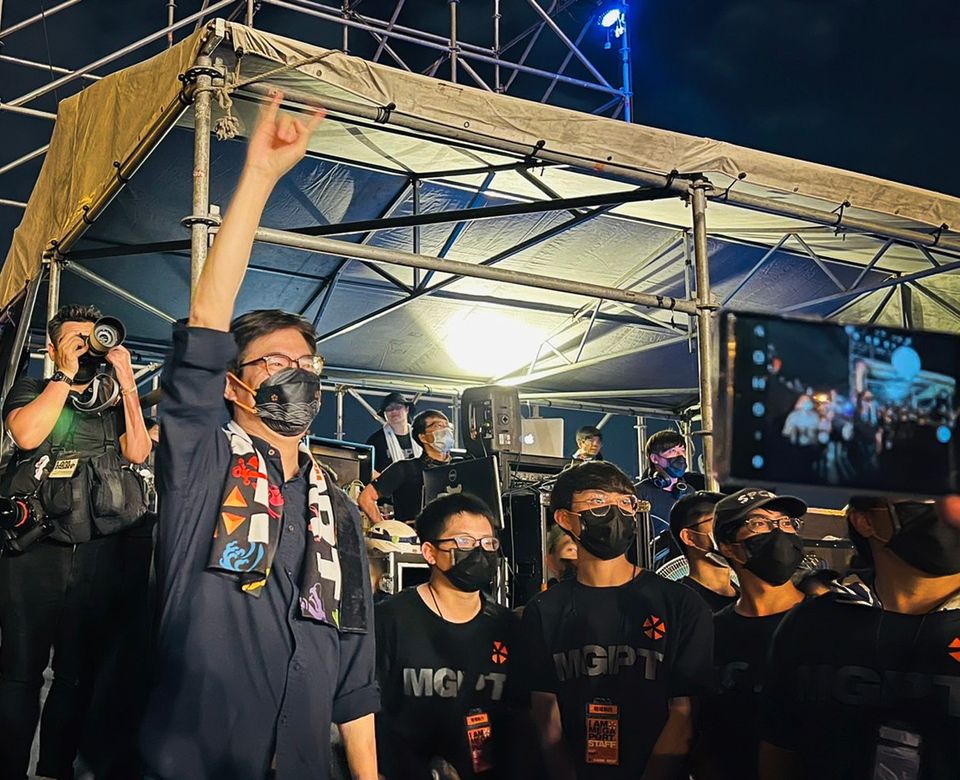 陳其邁出席高雄大型音樂祭典「大港開唱」。 圖：翻攝自陳其邁臉書