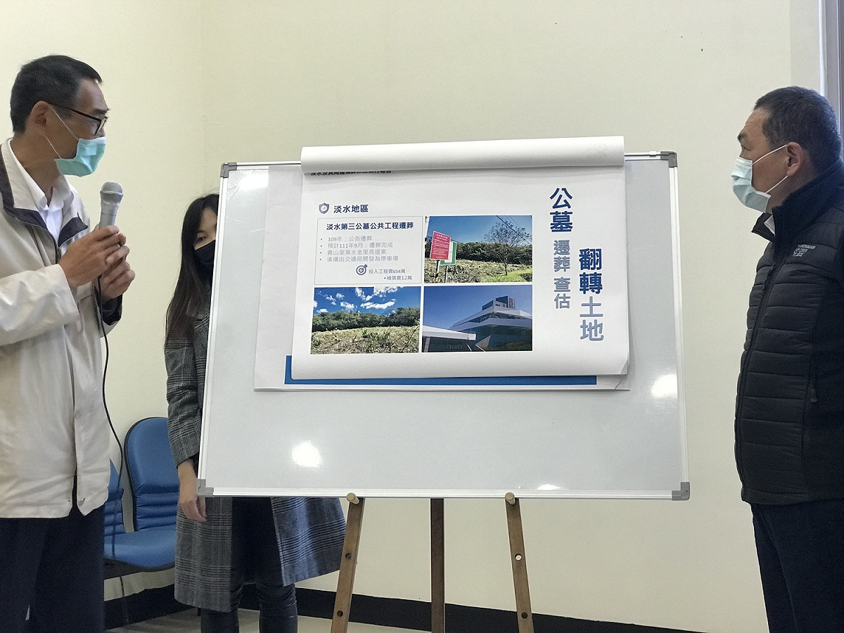 清明祭祖除鼓勵線上追思，新北自3月19日起全面啟動清明服務，各大墓區及納骨塔設有140個服務站、27條接駁車路線，提供諮詢、救護、掃墓工具借用及紙錢集中焚燒專用袋。 圖：新北市民政局提供