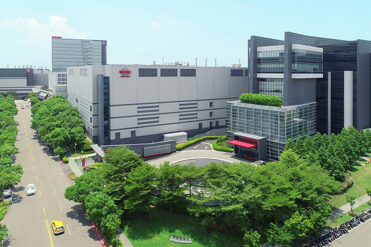 圖為新竹台積電總部、晶圓十二A廠。