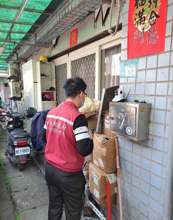 動保處派員至「山豬吊」陷阱公司巡查，公司地址為民宅。 圖：新北市動保處提供