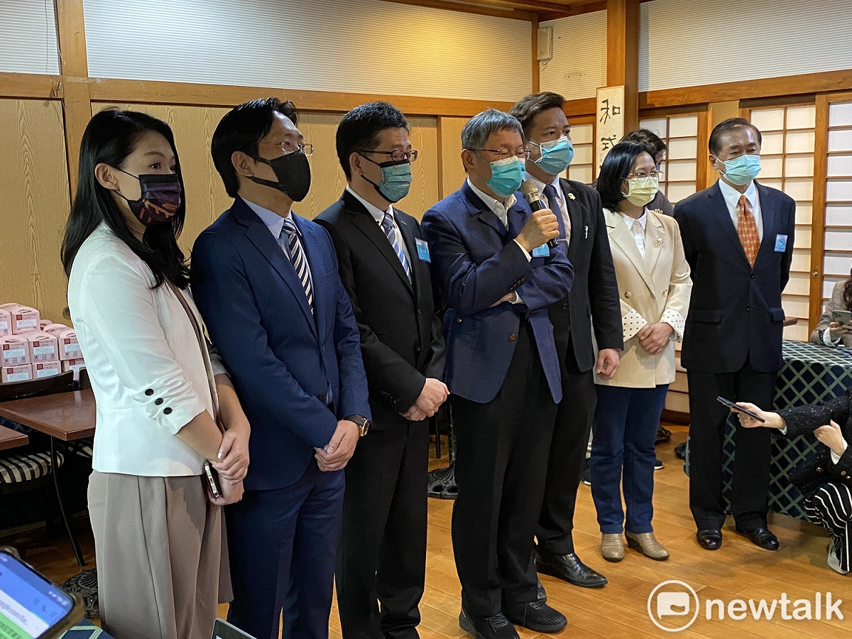 民眾黨主席柯文哲率領黨籍4位立委、黨內幹部舉行國際新春酒會。 圖：周煊惠 / 攝（資料照）