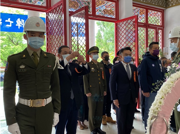 新北市忠烈祠今(29)日上午舉行春祭典禮暨烈士江沛峰入祀典禮，由侯友宜擔任主祭官。 圖：新北市民政局提供