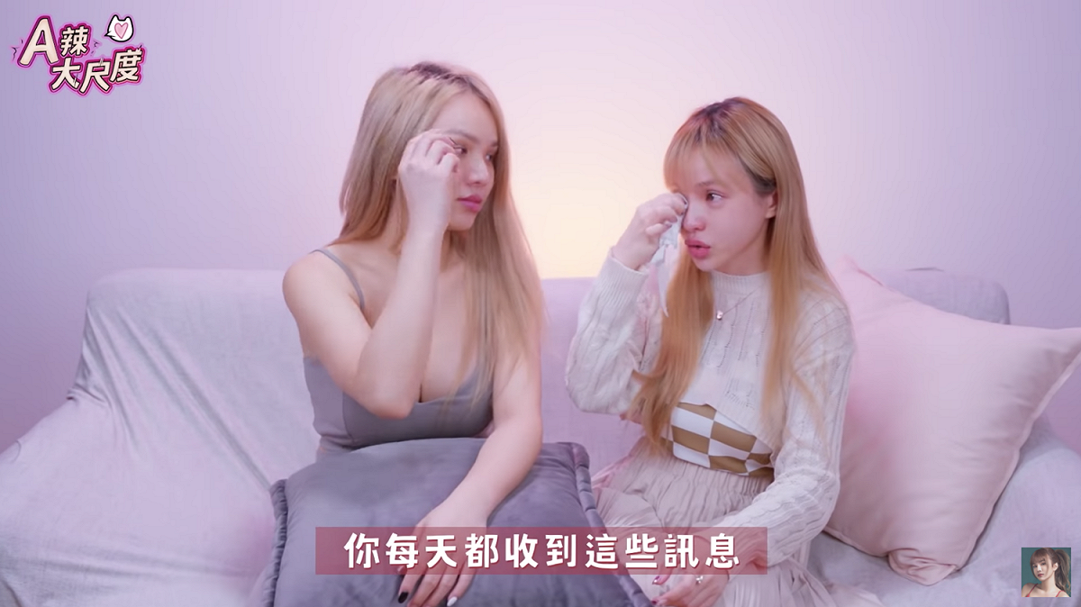 斯亞「素顏」合體小A辣。 圖：翻攝自小A辣YT(@小A辣)