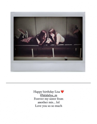 ROSE在限時動態上傳與LISA合照祝福。 圖：翻攝自ROSE IG