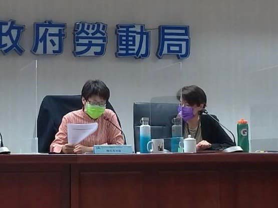 台北市副市長黃珊珊29日臉書發文，稱北市勞動局長陳信瑜是認真過勞的好部屬，並解釋二年請假806小時始末。 圖：翻攝黃珊珊臉書