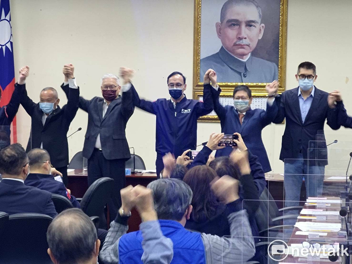 國民黨中常會正式提名楊文科（右二）競選連任新竹縣長。 圖：黃建豪/攝