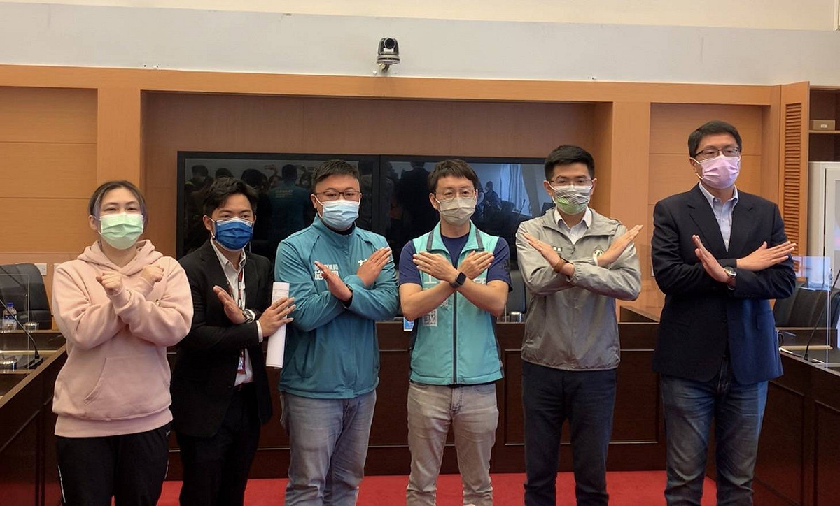台中市議會否決鎮瀾宮專案報告，民進黨市議員批評這是多數暴力藐視民意。 民進黨團/提供