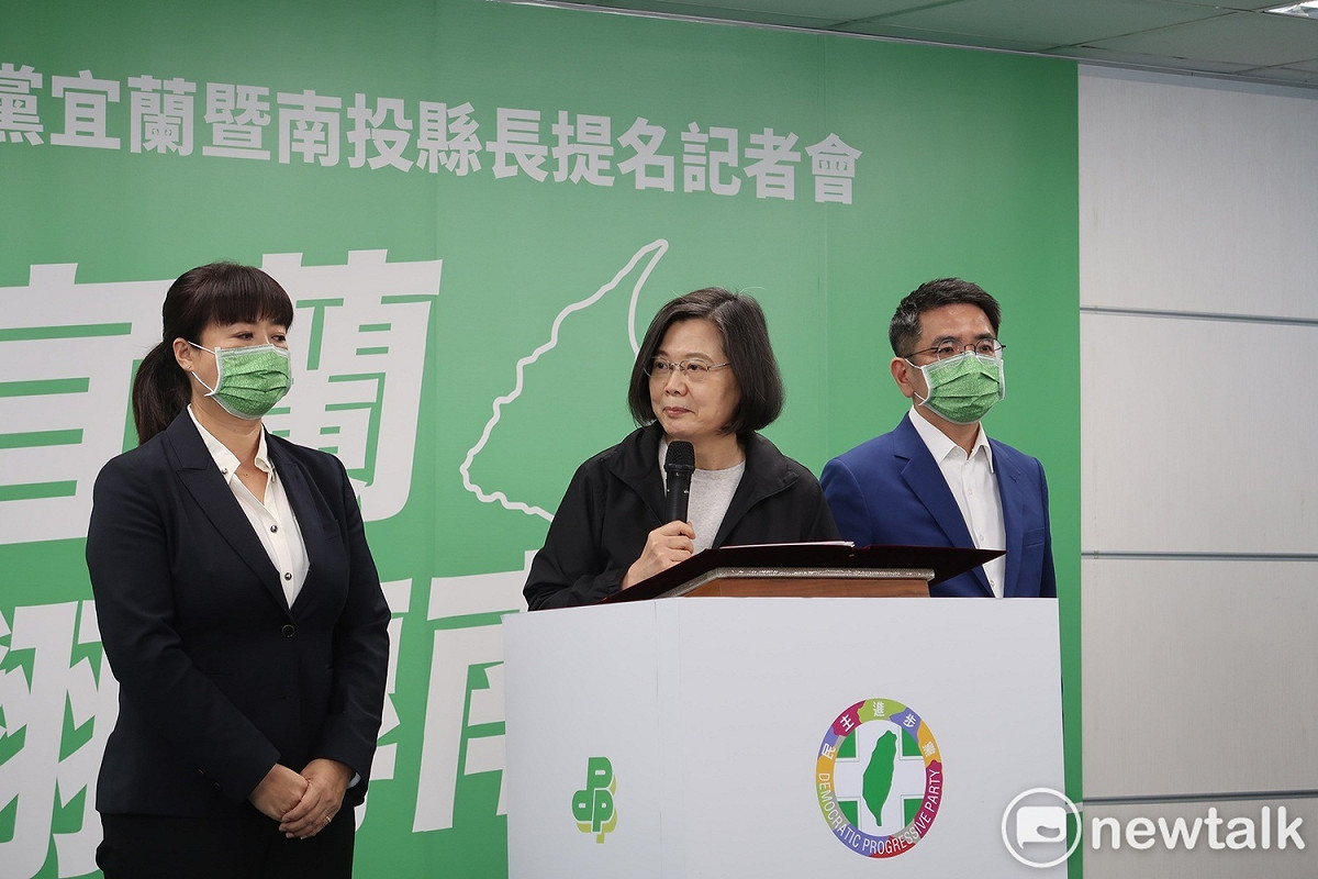 民進黨提名的南投縣長候選人蔡培慧、總統蔡英文與宜蘭縣長候選人江聰淵 圖：林朝億 / 攝（資料照）