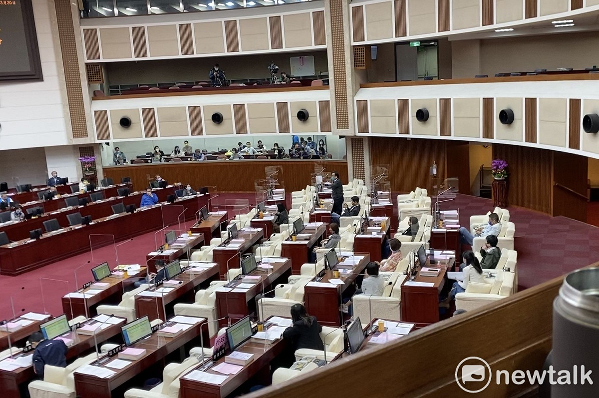 台北市議會多位議員今（30）日對於勞動局長陳信瑜涉違反行政中立的政風報告抨擊。 圖：周煊惠 / 攝（資料照）