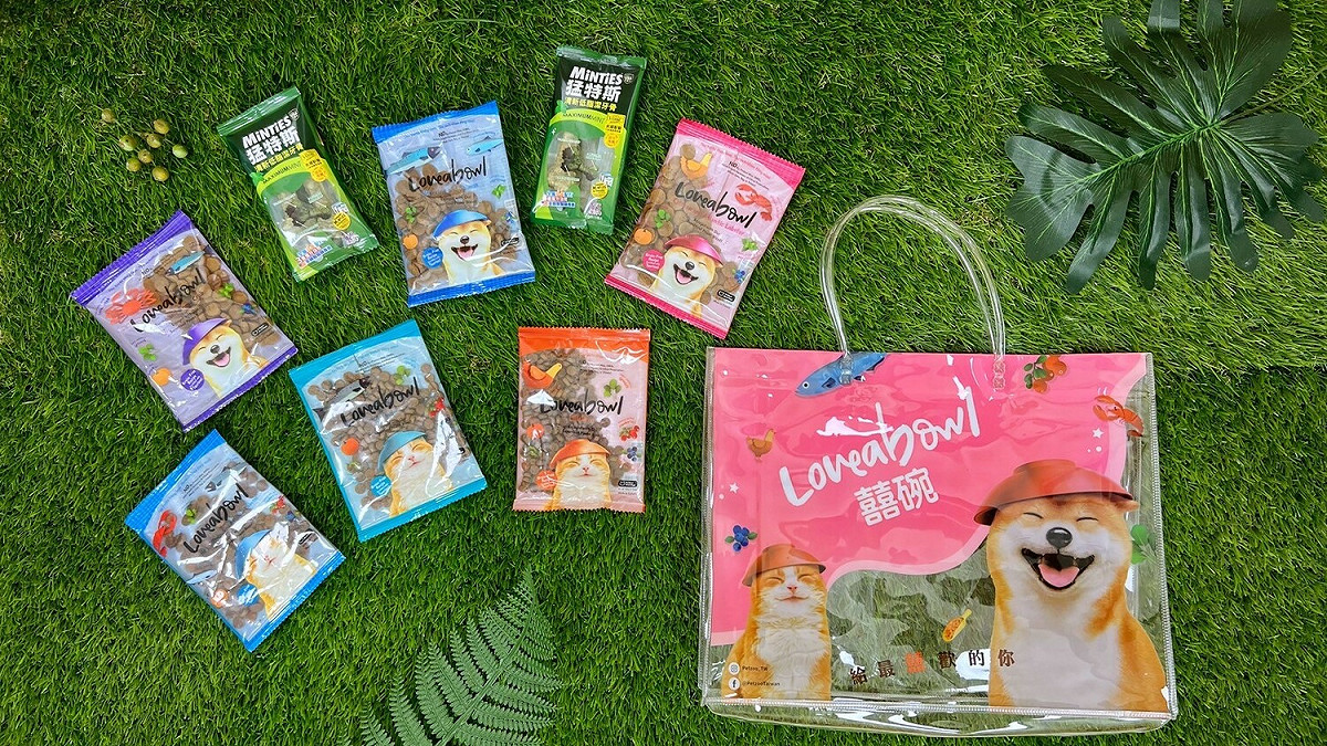 飼主前來展區打卡即送精美贈品。 圖：新北市動保處提供