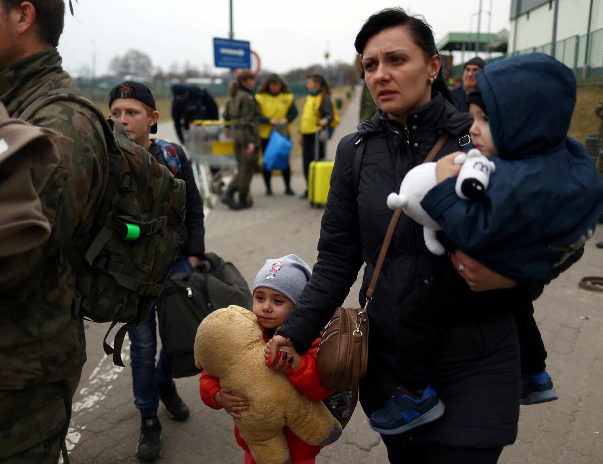 俄烏戰爭頻傳俄軍性侵烏克蘭婦女事件。（圖為烏克蘭難民） 圖：達志影像/路透社